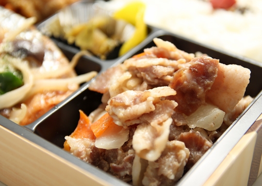 鮭のちゃんちゃん焼き&豚味噌焼き弁当